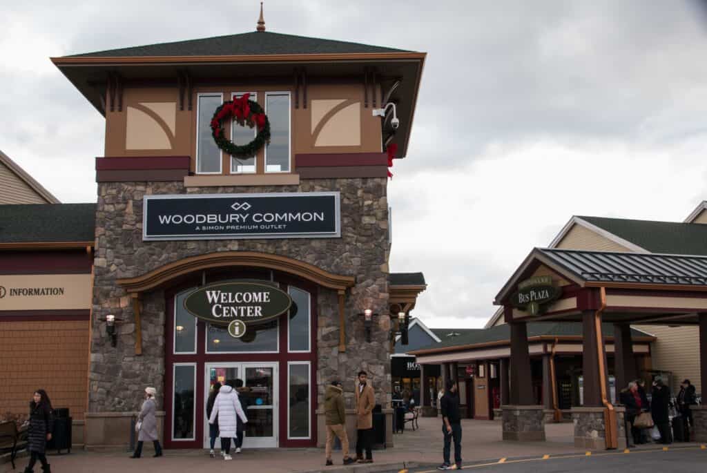 Visite du centre commercial Woodbury Common Premium Outlets