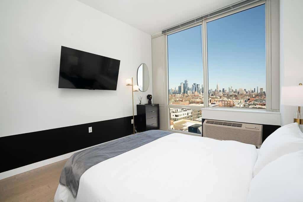 empire state view - luxury apt